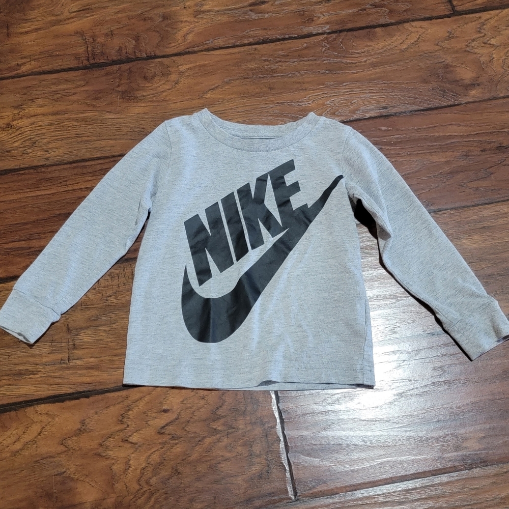 Nike top